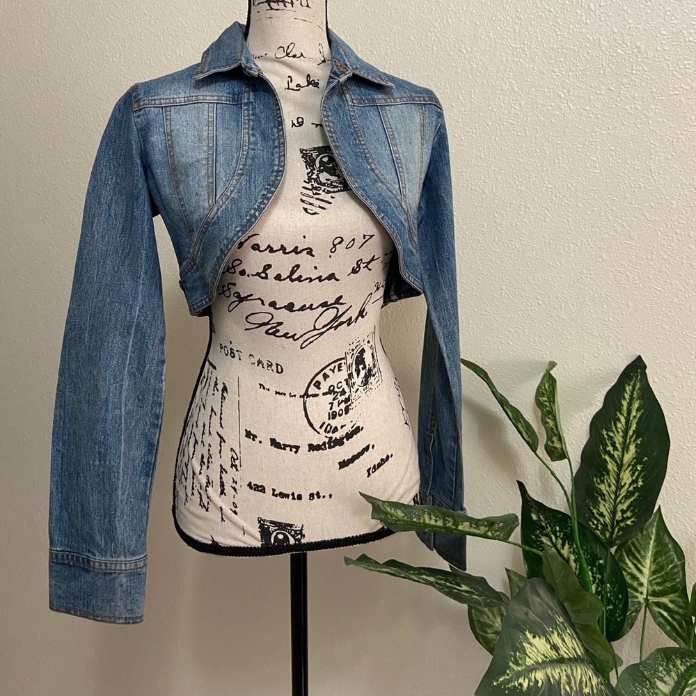 Womens’s denim short jacket